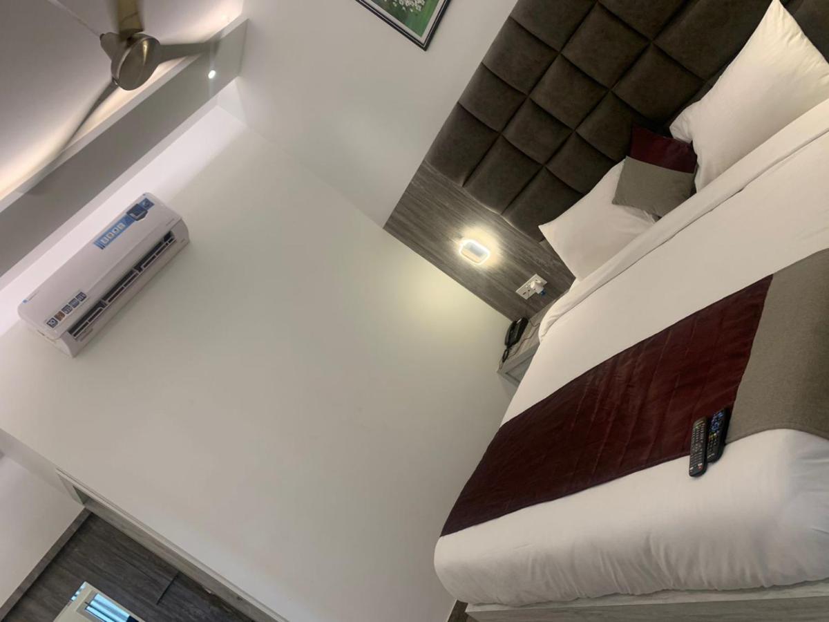 Hotel Lotus Inn Sirsa Esterno foto