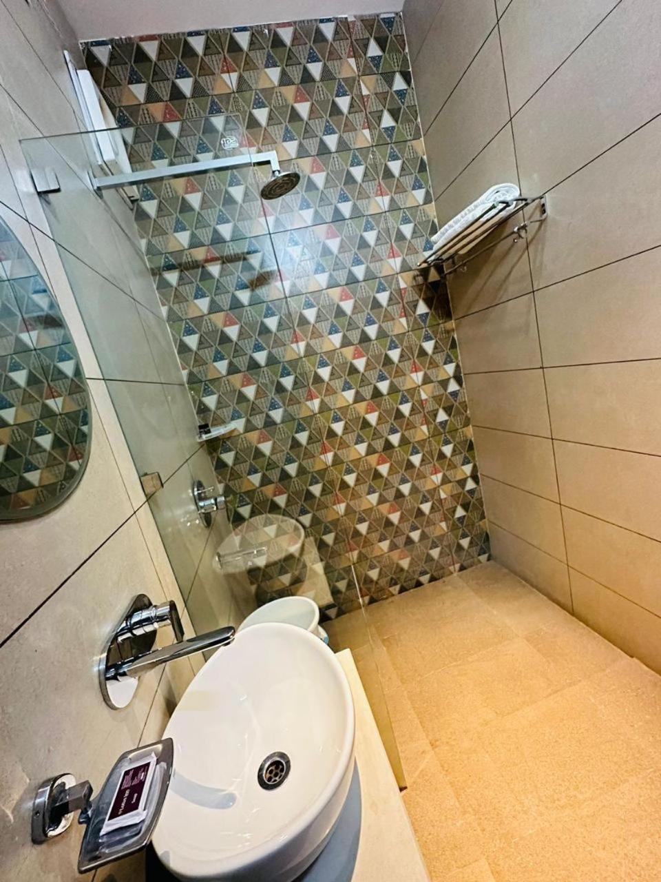 Hotel Lotus Inn Sirsa Esterno foto
